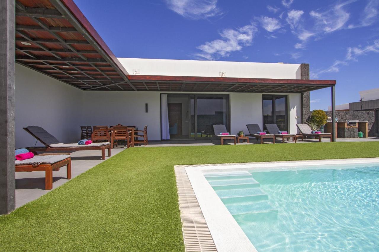 Luxury Los Mojones Villa Short Walk To Old Town Private Heated Pool Villa Los Mojones Angie Puerto Del Carmen Tías Exterior foto