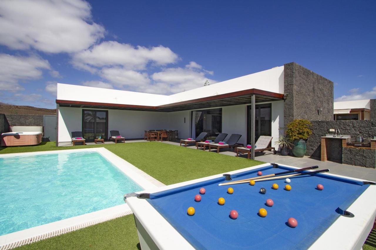 Luxury Los Mojones Villa Short Walk To Old Town Private Heated Pool Villa Los Mojones Angie Puerto Del Carmen Tías Exterior foto