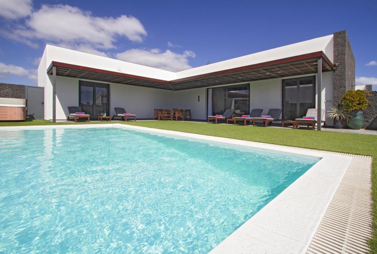 Luxury Los Mojones Villa Short Walk To Old Town Private Heated Pool Villa Los Mojones Angie Puerto Del Carmen Tías Exterior foto
